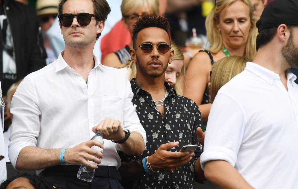 C&#39; anche Lewis Hamilton a godersi un sabato ricchissimo a Wimbledon. Epa